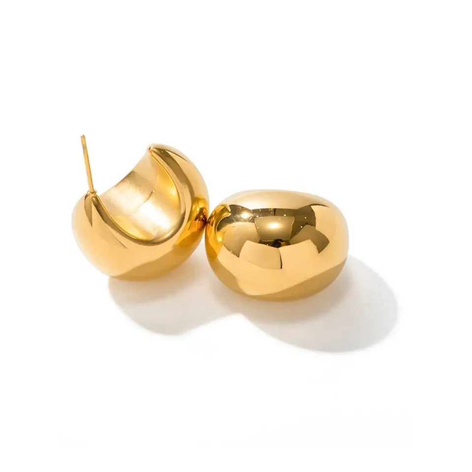 Crescent moon earrings in 18K gold PVD coating — main view